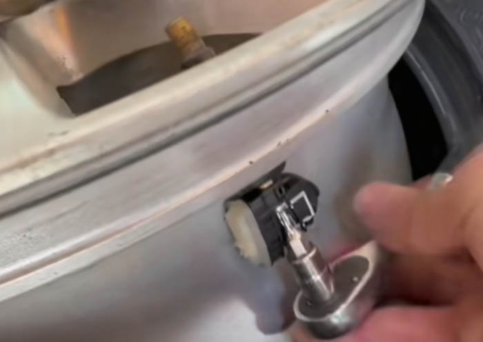 Remove the Old TPMS Valve